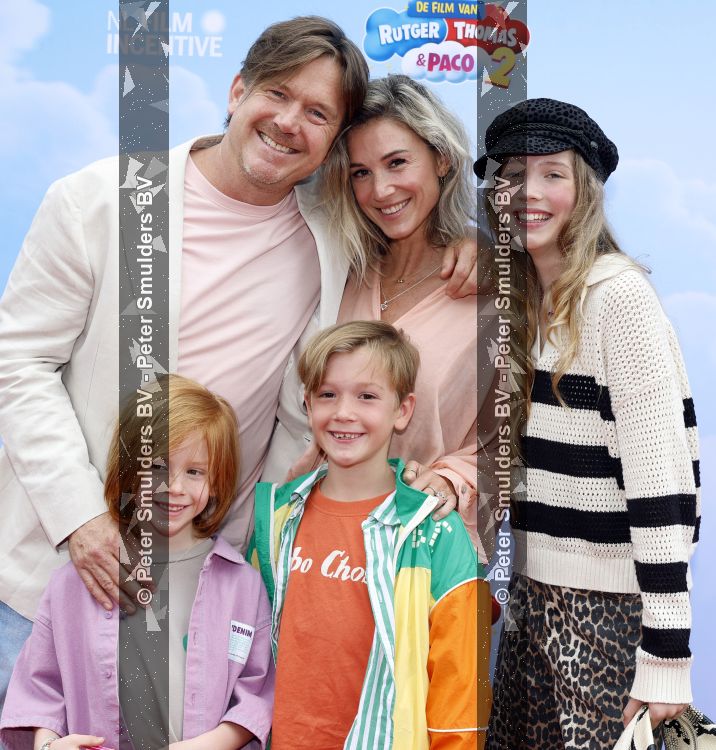 Amsterdam 31 mei 2026
Premiere Rutger Thomas en Paco 2 in Pathe Arena . Johnny de Mol kwam met zijn vrouw Anouk de Mol en hun kinderen Johnny jr Fender en Kiki 