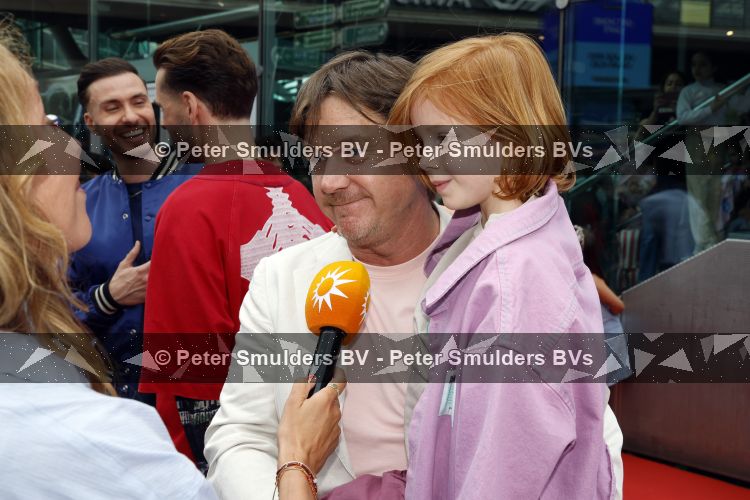 Amsterdam 31 mei 2026
Premiere Rutger Thomas en Paco 2 in Pathe Arena . Johnny de Mol kwam met zijn vrouw Anouk de Mol en hun kinderen Johnny jr Fender en Kiki 