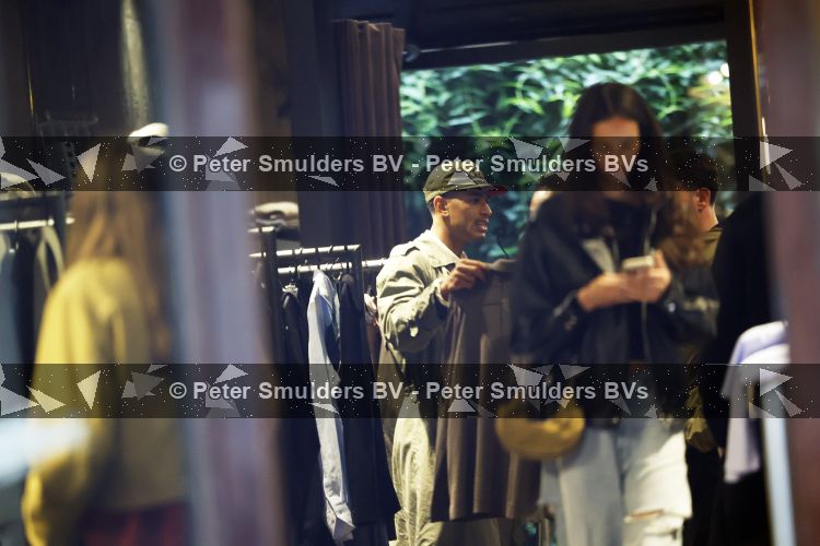 Amsterdam 18 mei 2026
Jude Bellingham en zijn broer Jobe Bellingham aan het shoppen bij 1 Amsterdam . Ook Noah Ohio is aanwezig in de zaak van Jacob Ferilli 