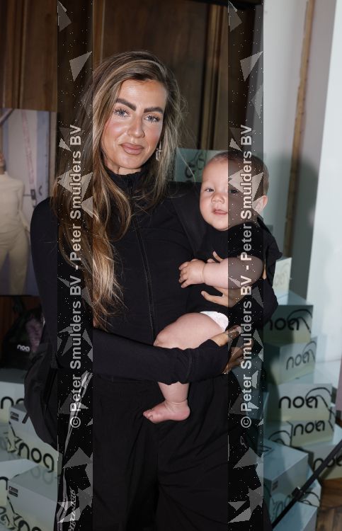 Amsterdam 26 mei 2026
Presentatie Marijn Kuipers / NOA in de Adam toren met aanwezig heel veel influencers. Julie reinders met haar baby