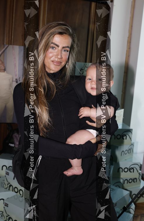 Amsterdam 26 mei 2026
Presentatie Marijn Kuipers / NOA in de Adam toren met aanwezig heel veel influencers. Julie reinders met haar baby