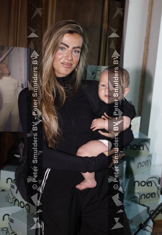 Amsterdam 26 mei 2026
Presentatie Marijn Kuipers / NOA in de Adam toren met aanwezig heel veel influencers. Julie reinders met haar baby