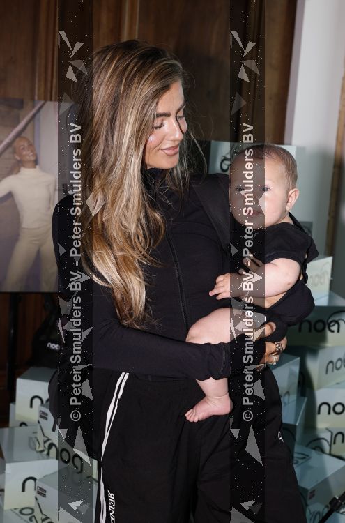 Amsterdam 26 mei 2026
Presentatie Marijn Kuipers / NOA in de Adam toren met aanwezig heel veel influencers. Julie reinders met haar baby