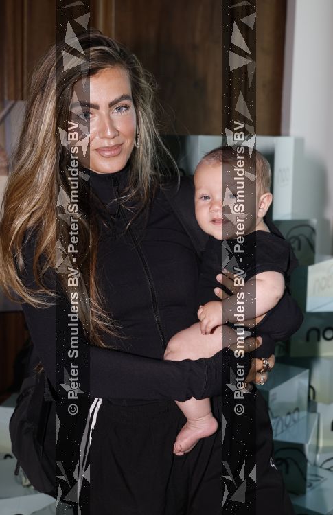 Amsterdam 26 mei 2026
Presentatie Marijn Kuipers / NOA in de Adam toren met aanwezig heel veel influencers. Julie reinders met haar baby
