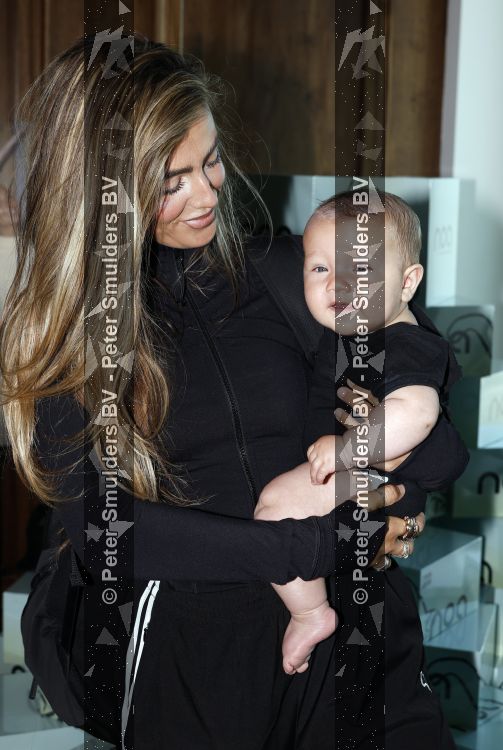 Amsterdam 26 mei 2026
Presentatie Marijn Kuipers / NOA in de Adam toren met aanwezig heel veel influencers. Julie reinders met haar baby