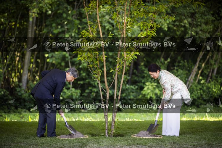 AMSTELVEEN  19 Juni 2026Keizer Nahurito, keizerin Masako van Japan tijdens een boomplant ceremonie in het Japanse Bloesempark tijdens de derde dag van het Japanse staatsbezoek aan Nederland.