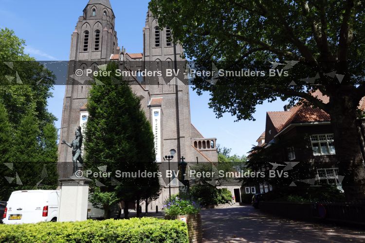 Laren 23 juni 2026
Opnames Gooische vrouwen met aanwezig Linda de Mol Tjitske Reidinga Susan Visser en Lies Visschedijk . Opnames vinden plaats bij restaurant Brink 20 
Kerk Laren 
