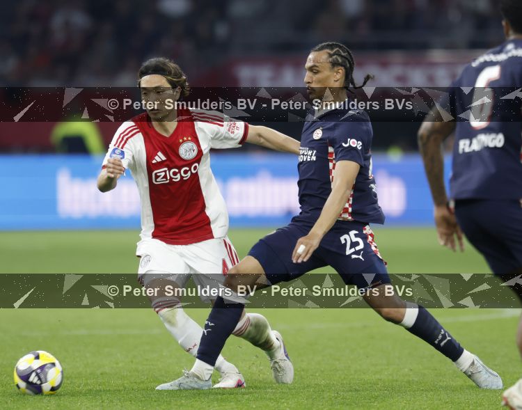 Amsterdam, 2 Mei 2026
Kompetitiewedstrijd AJAX-PSV, eindstand 2-2
Kiliann Sildillia