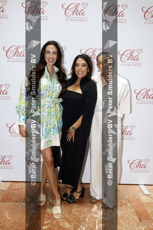 Amsterdam 1 juni 2026
Presentatie Cha Diamonds in Hotel l Europe . Lilly Becker was de Special Guest . Kimberley Chantal en Floor Coster 
