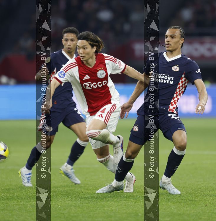 Amsterdam, 2 Mei 2026
Kompetitiewedstrijd AJAX-PSV, eindstand 2-2
Ko Itakura met Kiliann Sildillia