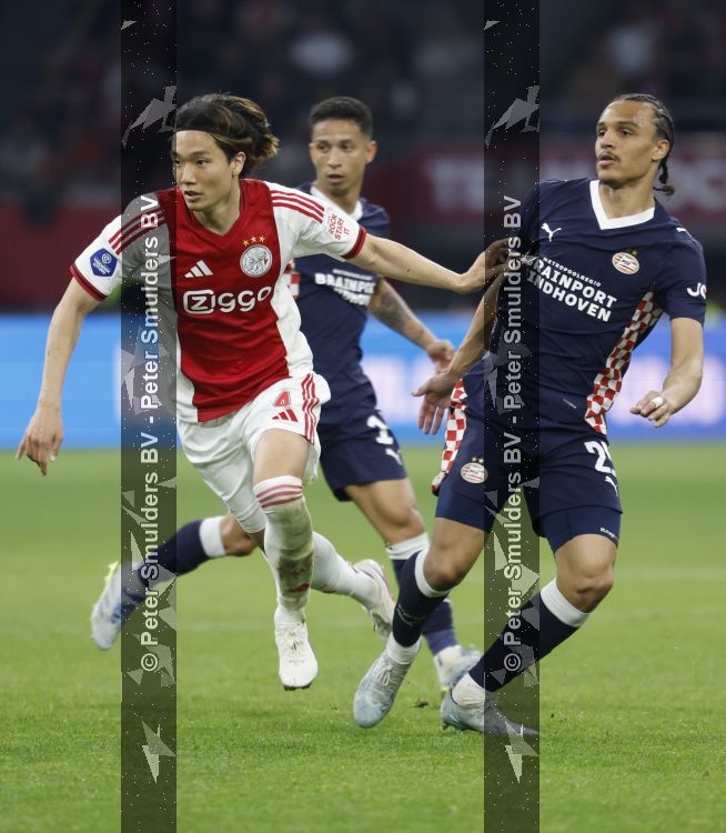 Amsterdam, 2 Mei 2026
Kompetitiewedstrijd AJAX-PSV, eindstand 2-2
Ko Itakura met Kiliann Sildillia