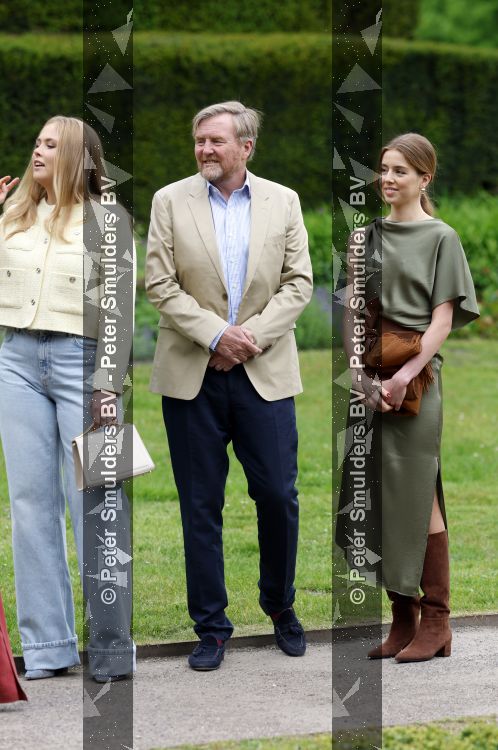 Den Haag 21 mei 2026
Fotouurtje met de koninklijke familie in de Hollandse tuin van Park Clingendael . Aanwezig Koning Willem Alexander Koningin Maxima Prinses Amalia Prinses Alexia en Prinses Ariane . 