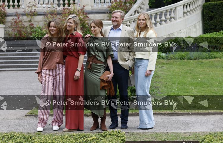 Den Haag 21 mei 2026
Fotouurtje met de koninklijke familie in de Hollandse tuin van Park Clingendael . Aanwezig Koning Willem Alexander Koningin Maxima Prinses Amalia Prinses Alexia en Prinses Ariane . 