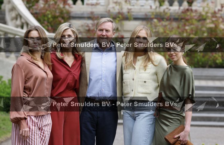 Den Haag 21 mei 2026
Fotouurtje met de koninklijke familie in de Hollandse tuin van Park Clingendael . Aanwezig Koning Willem Alexander Koningin Maxima Prinses Amalia Prinses Alexia en Prinses Ariane . 