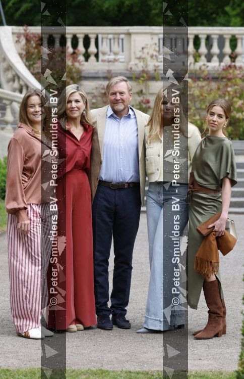 Den Haag 21 mei 2026
Fotouurtje met de koninklijke familie in de Hollandse tuin van Park Clingendael . Aanwezig Koning Willem Alexander Koningin Maxima Prinses Amalia Prinses Alexia en Prinses Ariane . 