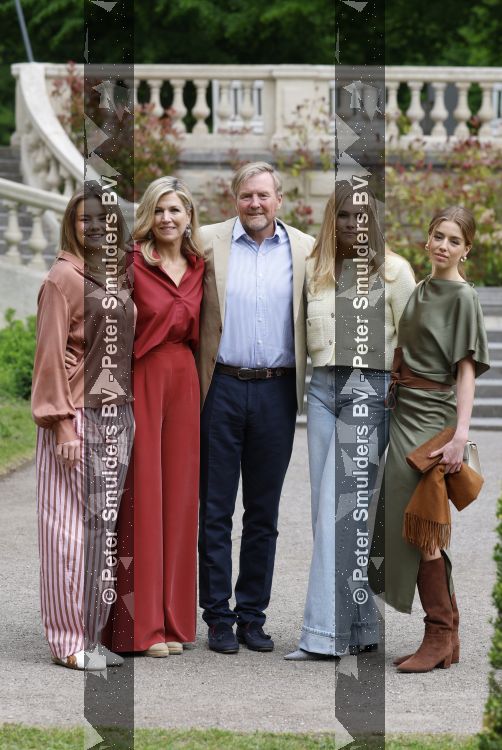 Den Haag 21 mei 2026
Fotouurtje met de koninklijke familie in de Hollandse tuin van Park Clingendael . Aanwezig Koning Willem Alexander Koningin Maxima Prinses Amalia Prinses Alexia en Prinses Ariane . 