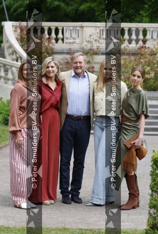 Den Haag 21 mei 2026
Fotouurtje met de koninklijke familie in de Hollandse tuin van Park Clingendael . Aanwezig Koning Willem Alexander Koningin Maxima Prinses Amalia Prinses Alexia en Prinses Ariane . 