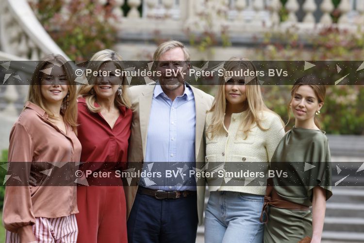 Den Haag 21 mei 2026
Fotouurtje met de koninklijke familie in de Hollandse tuin van Park Clingendael . Aanwezig Koning Willem Alexander Koningin Maxima Prinses Amalia Prinses Alexia en Prinses Ariane . 