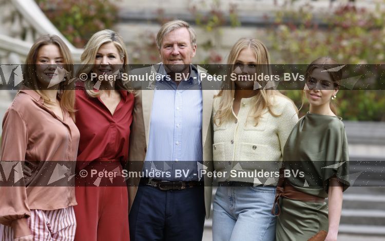Den Haag 21 mei 2026
Fotouurtje met de koninklijke familie in de Hollandse tuin van Park Clingendael . Aanwezig Koning Willem Alexander Koningin Maxima Prinses Amalia Prinses Alexia en Prinses Ariane . 
