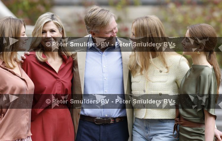 Den Haag 21 mei 2026
Fotouurtje met de koninklijke familie in de Hollandse tuin van Park Clingendael . Aanwezig Koning Willem Alexander Koningin Maxima Prinses Amalia Prinses Alexia en Prinses Ariane . 