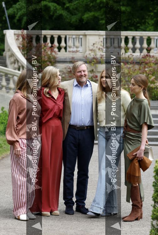 Den Haag 21 mei 2026
Fotouurtje met de koninklijke familie in de Hollandse tuin van Park Clingendael . Aanwezig Koning Willem Alexander Koningin Maxima Prinses Amalia Prinses Alexia en Prinses Ariane . 