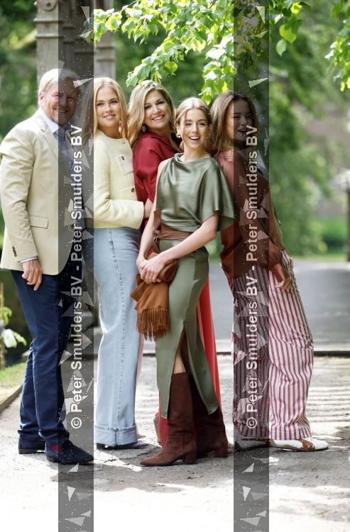 Den Haag 21 mei 2026
Fotouurtje met de koninklijke familie in de Hollandse tuin van Park Clingendael . Aanwezig Koning Willem Alexander Koningin Maxima Prinses Amalia Prinses Alexia en Prinses Ariane . 