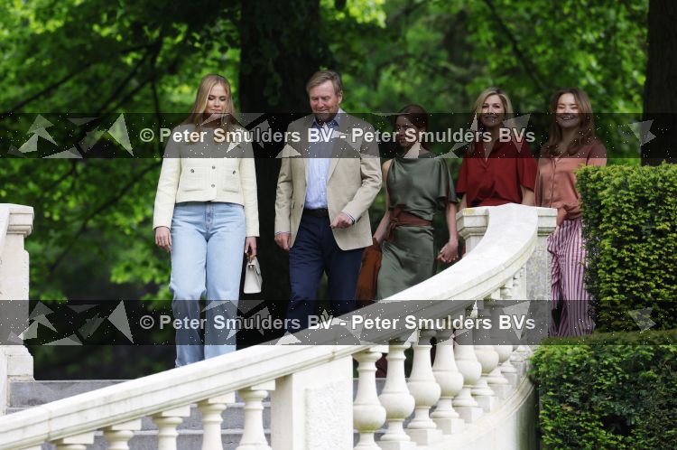 Den Haag 21 mei 2026
Fotouurtje met de koninklijke familie in de Hollandse tuin van Park Clingendael . Aanwezig Koning Willem Alexander Koningin Maxima Prinses Amalia Prinses Alexia en Prinses Ariane . 
