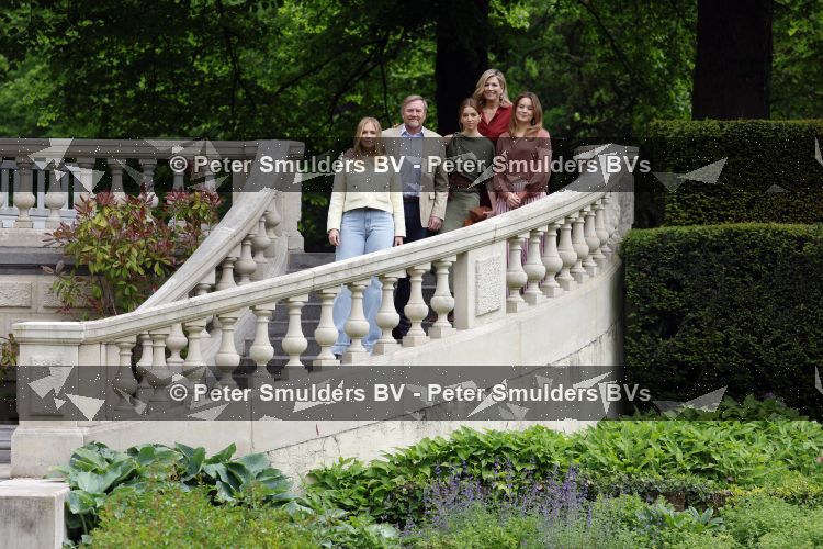 Den Haag 21 mei 2026
Fotouurtje met de koninklijke familie in de Hollandse tuin van Park Clingendael . Aanwezig Koning Willem Alexander Koningin Maxima Prinses Amalia Prinses Alexia en Prinses Ariane . 