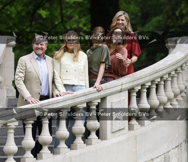 Den Haag 21 mei 2026
Fotouurtje met de koninklijke familie in de Hollandse tuin van Park Clingendael . Aanwezig Koning Willem Alexander Koningin Maxima Prinses Amalia Prinses Alexia en Prinses Ariane . 