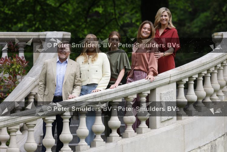 Den Haag 21 mei 2026
Fotouurtje met de koninklijke familie in de Hollandse tuin van Park Clingendael . Aanwezig Koning Willem Alexander Koningin Maxima Prinses Amalia Prinses Alexia en Prinses Ariane . 