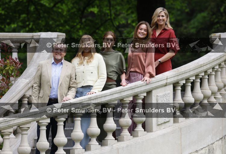 Den Haag 21 mei 2026
Fotouurtje met de koninklijke familie in de Hollandse tuin van Park Clingendael . Aanwezig Koning Willem Alexander Koningin Maxima Prinses Amalia Prinses Alexia en Prinses Ariane . 