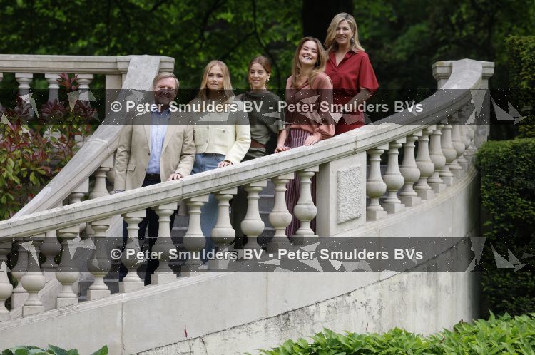 Den Haag 21 mei 2026
Fotouurtje met de koninklijke familie in de Hollandse tuin van Park Clingendael . Aanwezig Koning Willem Alexander Koningin Maxima Prinses Amalia Prinses Alexia en Prinses Ariane . 