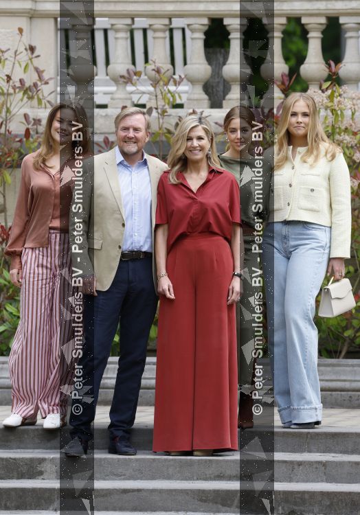 Den Haag 21 mei 2026
Fotouurtje met de koninklijke familie in de Hollandse tuin van Park Clingendael . Aanwezig Koning Willem Alexander Koningin Maxima Prinses Amalia Prinses Alexia en Prinses Ariane . 