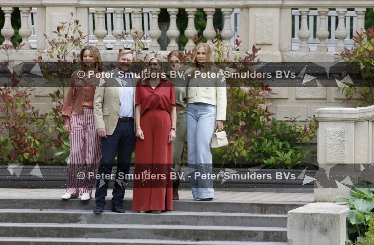 Den Haag 21 mei 2026
Fotouurtje met de koninklijke familie in de Hollandse tuin van Park Clingendael . Aanwezig Koning Willem Alexander Koningin Maxima Prinses Amalia Prinses Alexia en Prinses Ariane . 