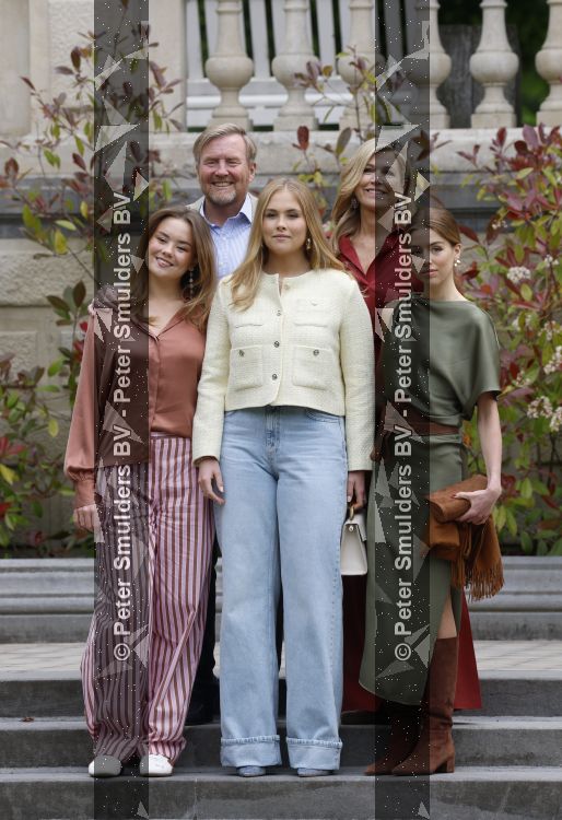 Den Haag 21 mei 2026
Fotouurtje met de koninklijke familie in de Hollandse tuin van Park Clingendael . Aanwezig Koning Willem Alexander Koningin Maxima Prinses Amalia Prinses Alexia en Prinses Ariane . 