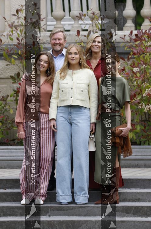 Den Haag 21 mei 2026
Fotouurtje met de koninklijke familie in de Hollandse tuin van Park Clingendael . Aanwezig Koning Willem Alexander Koningin Maxima Prinses Amalia Prinses Alexia en Prinses Ariane . 