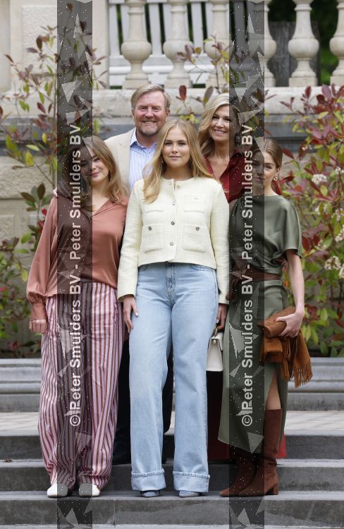 Den Haag 21 mei 2026
Fotouurtje met de koninklijke familie in de Hollandse tuin van Park Clingendael . Aanwezig Koning Willem Alexander Koningin Maxima Prinses Amalia Prinses Alexia en Prinses Ariane . 