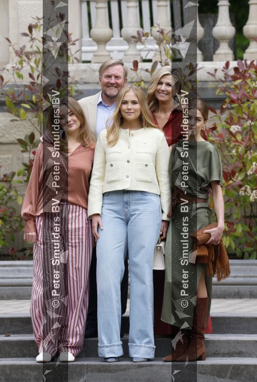 Den Haag 21 mei 2026
Fotouurtje met de koninklijke familie in de Hollandse tuin van Park Clingendael . Aanwezig Koning Willem Alexander Koningin Maxima Prinses Amalia Prinses Alexia en Prinses Ariane . 