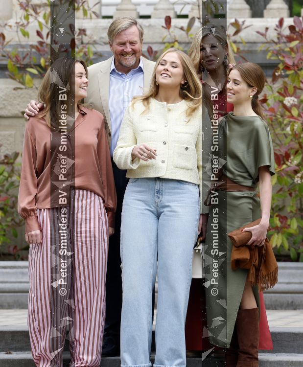 Den Haag 21 mei 2026
Fotouurtje met de koninklijke familie in de Hollandse tuin van Park Clingendael . Aanwezig Koning Willem Alexander Koningin Maxima Prinses Amalia Prinses Alexia en Prinses Ariane . 