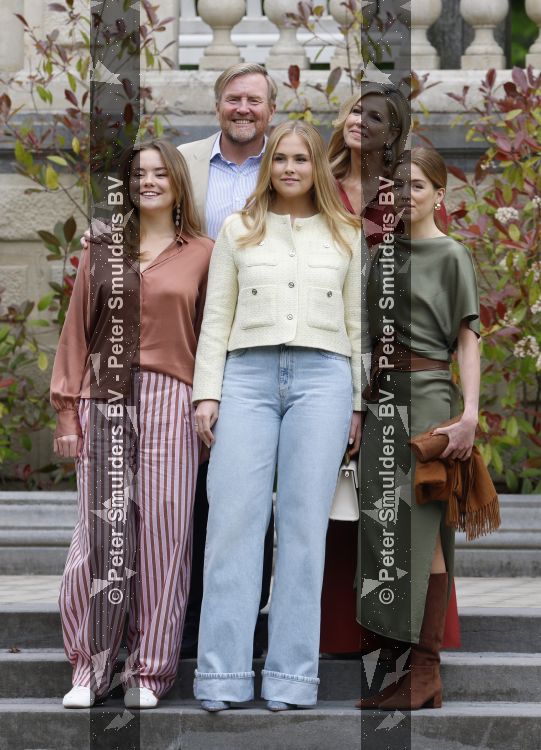Den Haag 21 mei 2026
Fotouurtje met de koninklijke familie in de Hollandse tuin van Park Clingendael . Aanwezig Koning Willem Alexander Koningin Maxima Prinses Amalia Prinses Alexia en Prinses Ariane . 