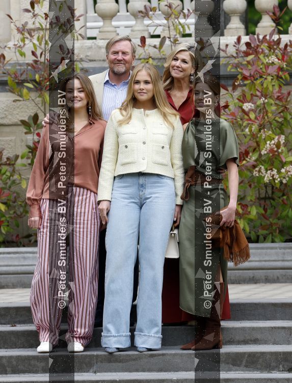 Den Haag 21 mei 2026
Fotouurtje met de koninklijke familie in de Hollandse tuin van Park Clingendael . Aanwezig Koning Willem Alexander Koningin Maxima Prinses Amalia Prinses Alexia en Prinses Ariane . 