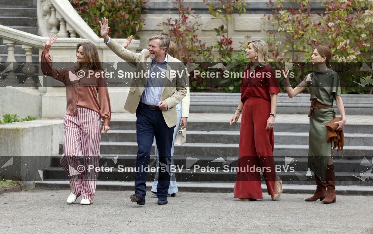 Den Haag 21 mei 2026
Fotouurtje met de koninklijke familie in de Hollandse tuin van Park Clingendael . Aanwezig Koning Willem Alexander Koningin Maxima Prinses Amalia Prinses Alexia en Prinses Ariane . 