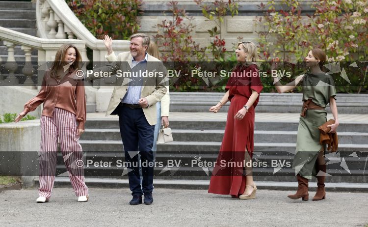 Den Haag 21 mei 2026
Fotouurtje met de koninklijke familie in de Hollandse tuin van Park Clingendael . Aanwezig Koning Willem Alexander Koningin Maxima Prinses Amalia Prinses Alexia en Prinses Ariane . 