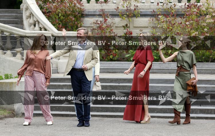 Den Haag 21 mei 2026
Fotouurtje met de koninklijke familie in de Hollandse tuin van Park Clingendael . Aanwezig Koning Willem Alexander Koningin Maxima Prinses Amalia Prinses Alexia en Prinses Ariane . 