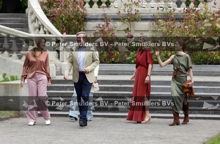 Den Haag 21 mei 2026
Fotouurtje met de koninklijke familie in de Hollandse tuin van Park Clingendael . Aanwezig Koning Willem Alexander Koningin Maxima Prinses Amalia Prinses Alexia en Prinses Ariane . 