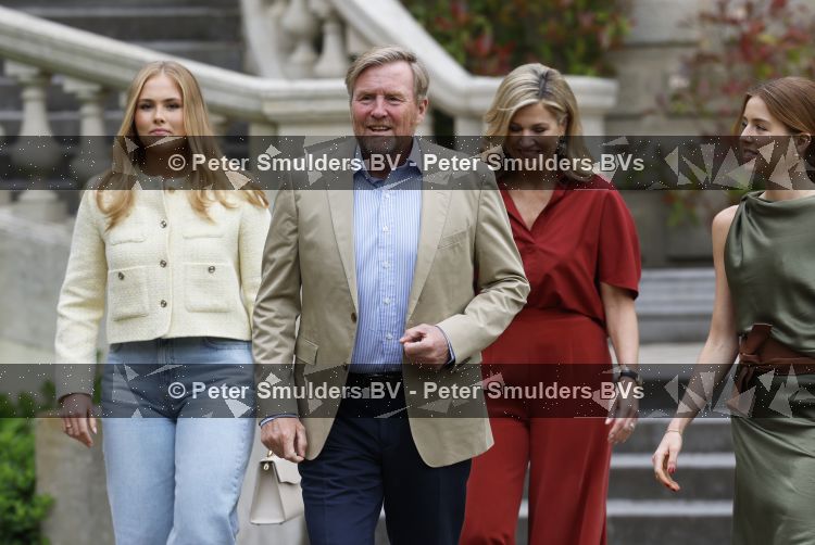Den Haag 21 mei 2026
Fotouurtje met de koninklijke familie in de Hollandse tuin van Park Clingendael . Aanwezig Koning Willem Alexander Koningin Maxima Prinses Amalia Prinses Alexia en Prinses Ariane . 