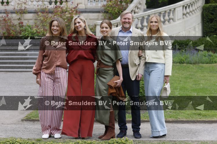 Den Haag 21 mei 2026
Fotouurtje met de koninklijke familie in de Hollandse tuin van Park Clingendael . Aanwezig Koning Willem Alexander Koningin Maxima Prinses Amalia Prinses Alexia en Prinses Ariane . 