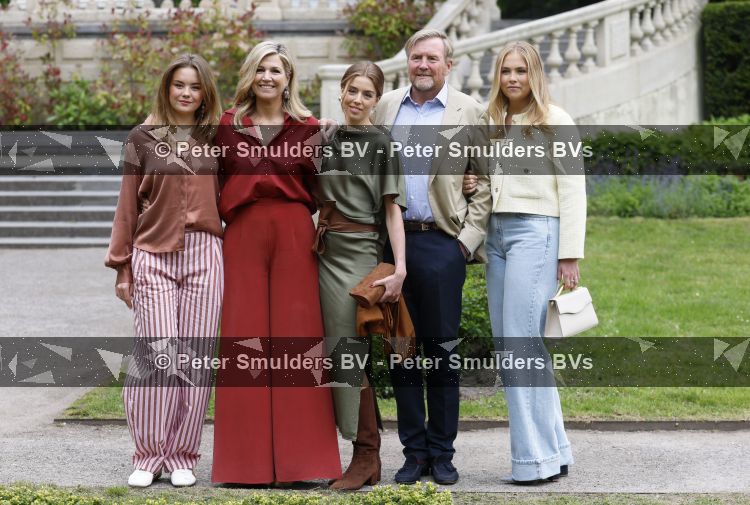 Den Haag 21 mei 2026
Fotouurtje met de koninklijke familie in de Hollandse tuin van Park Clingendael . Aanwezig Koning Willem Alexander Koningin Maxima Prinses Amalia Prinses Alexia en Prinses Ariane . 