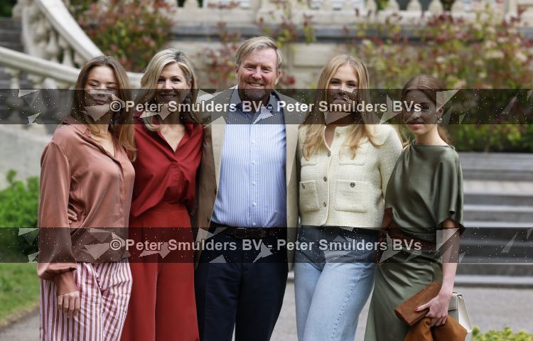 Den Haag 21 mei 2026
Fotouurtje met de koninklijke familie in de Hollandse tuin van Park Clingendael . Aanwezig Koning Willem Alexander Koningin Maxima Prinses Amalia Prinses Alexia en Prinses Ariane . 