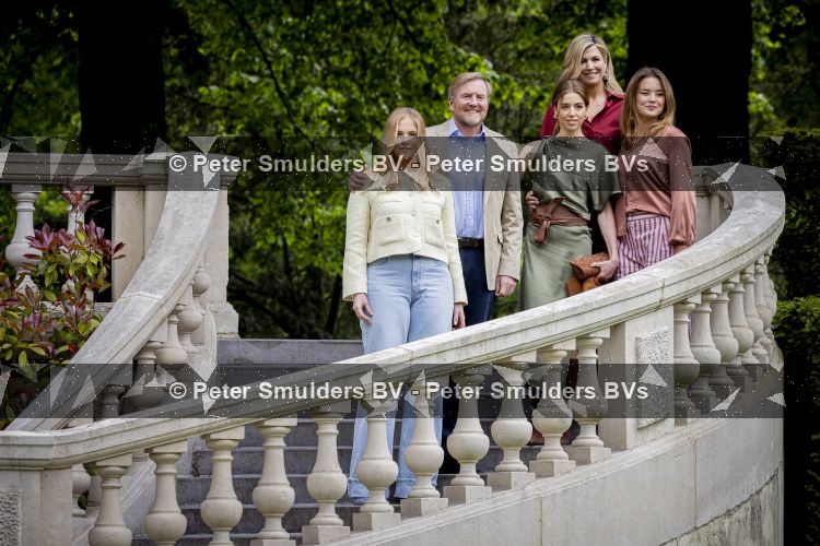 Den Haag 21 mei 2026
Fotouurtje met de koninklijke familie in de Hollandse tuin van Park Clingendael . Aanwezig Koning Willem Alexander Koningin Maxima Prinses Amalia Prinses Alexia en Prinses Ariane . 